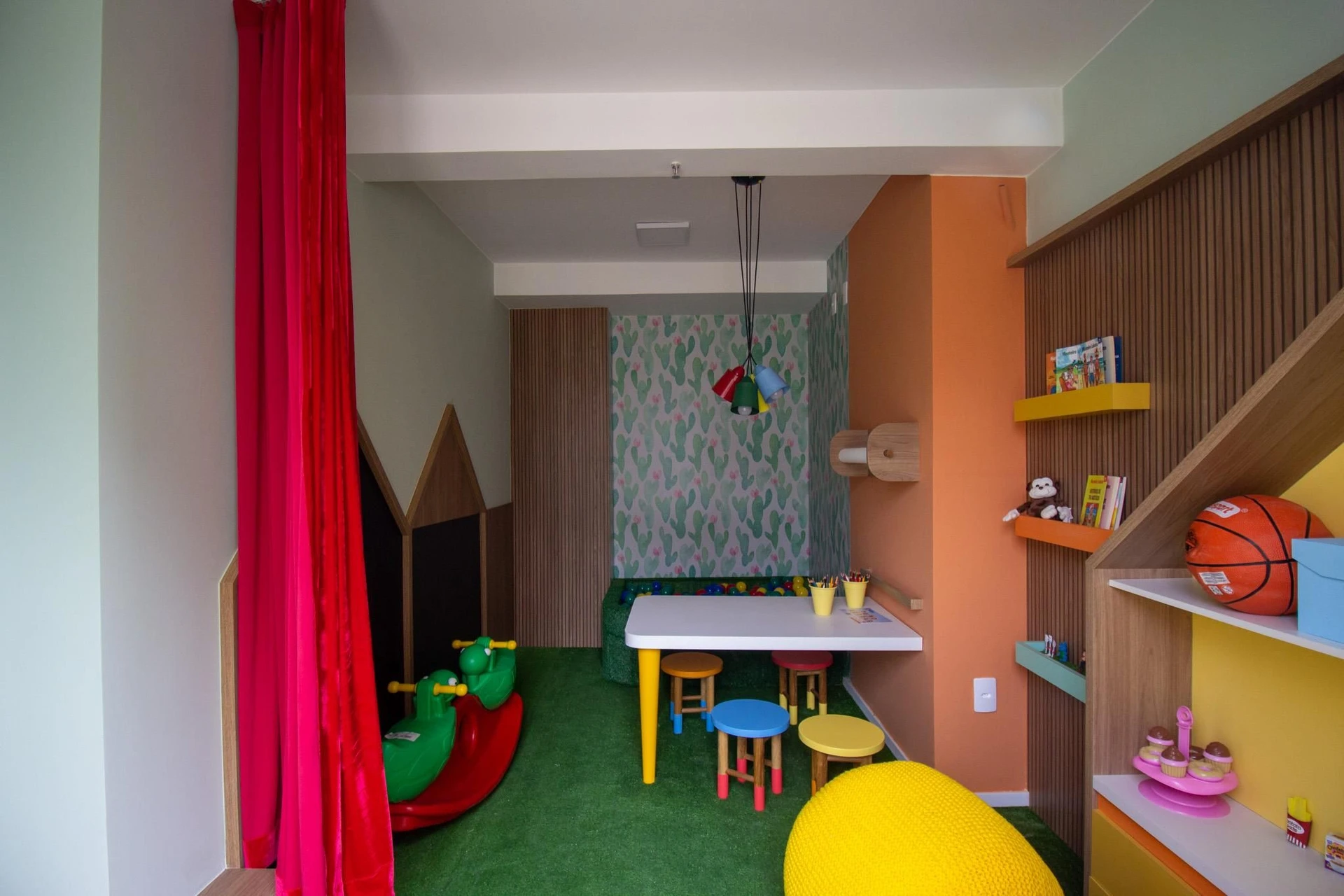 Home office in a 2-bedroom apartment, 45 m² — photo 31