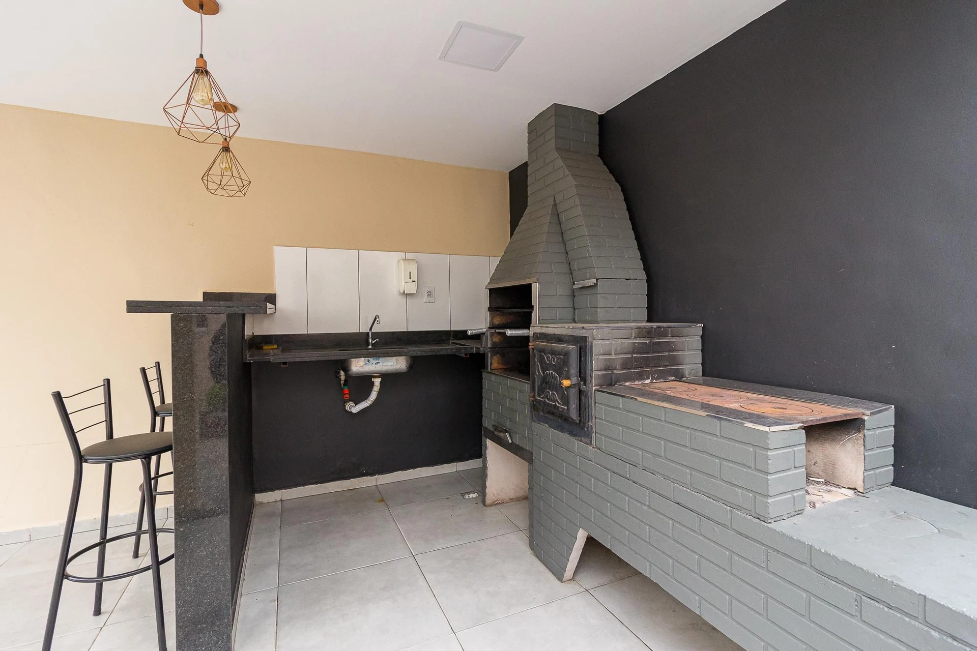 Unfurnished 2-bedroom apartment with 1 parking space — photo 17
