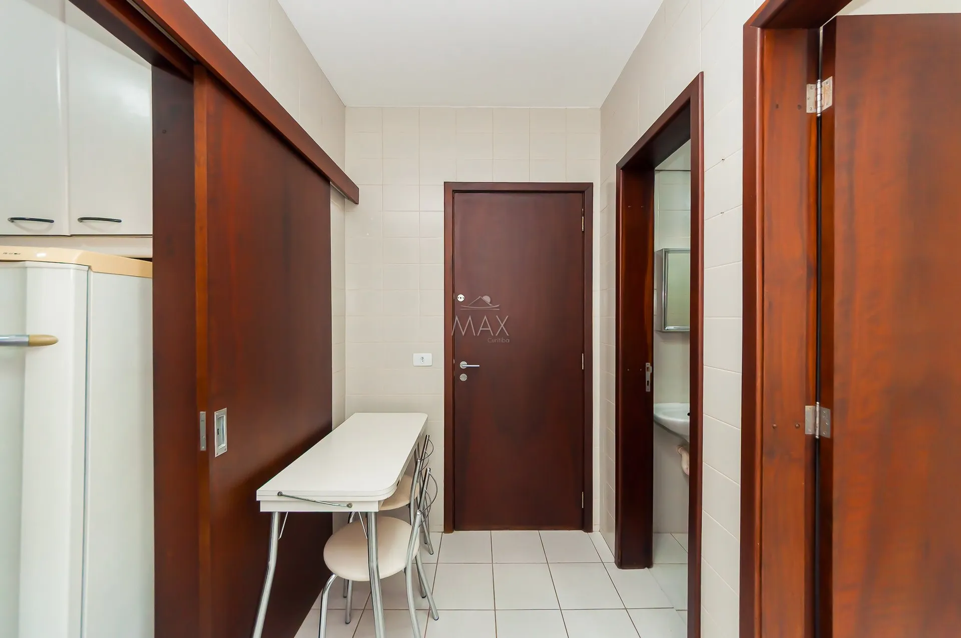 Furnished apartment, 89 m², with a glass-enclosed balcony — photo 35