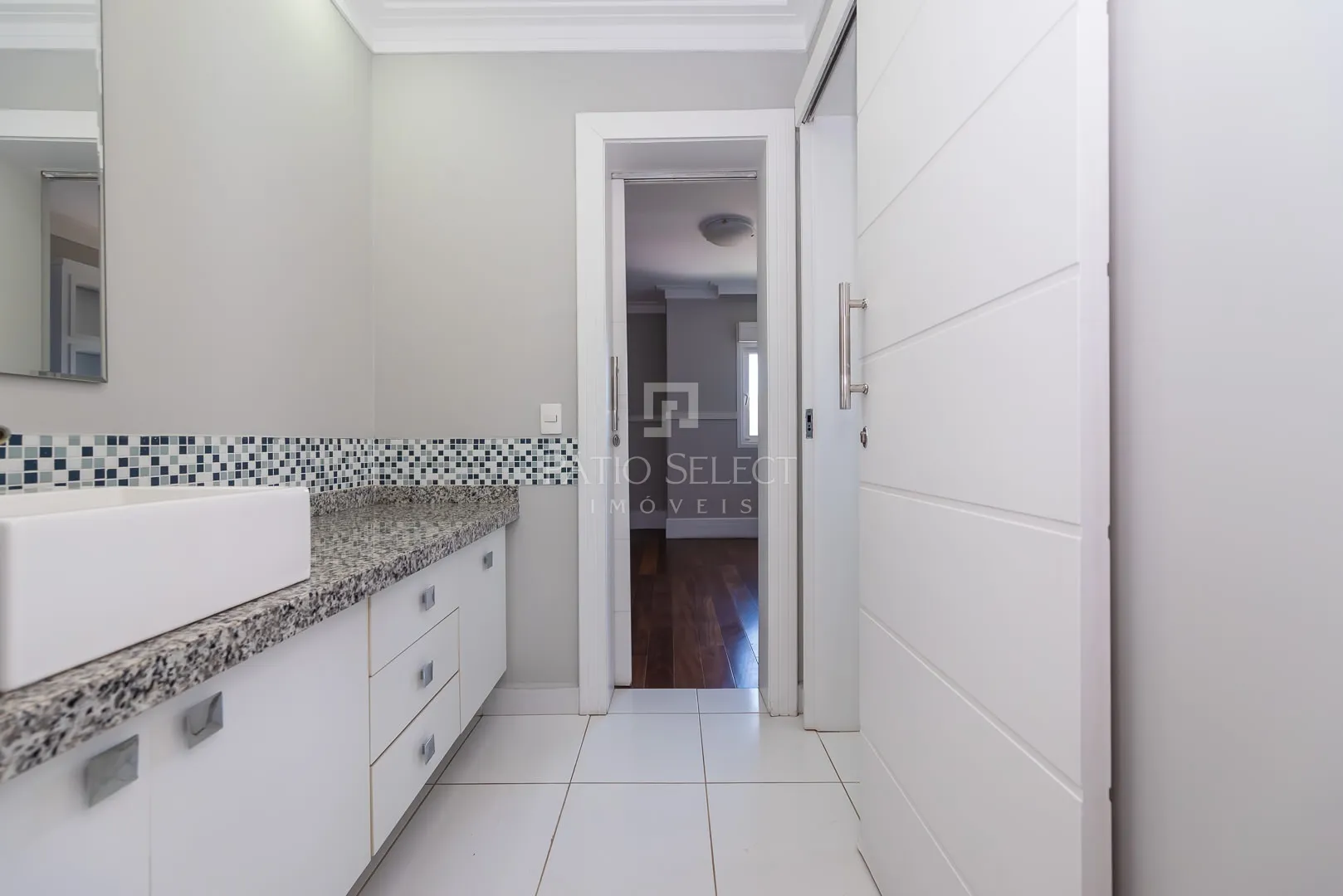 Furnished house, 305 m², with a bathtub — photo 71