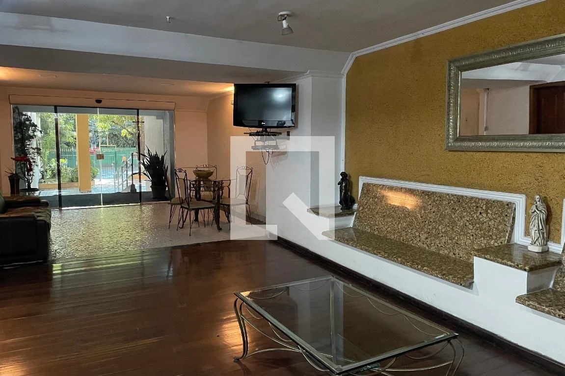 3-bedroom apartment in a building with a pool — photo 63