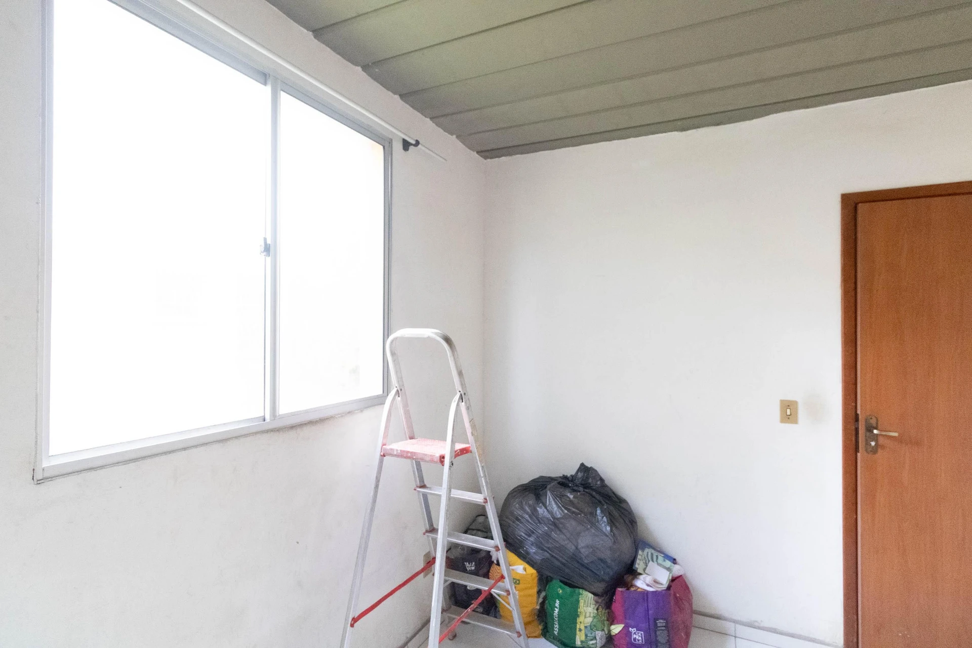 2-bedroom apartment in a building with a gym — photo 17