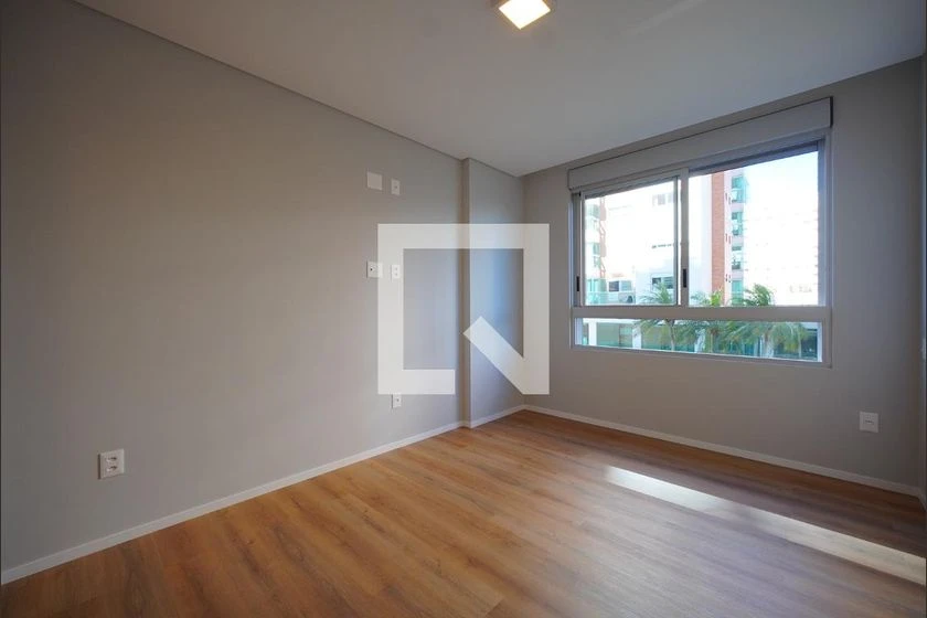 Apartment with 3 en-suite bedrooms and integrated kitchen — photo 5
