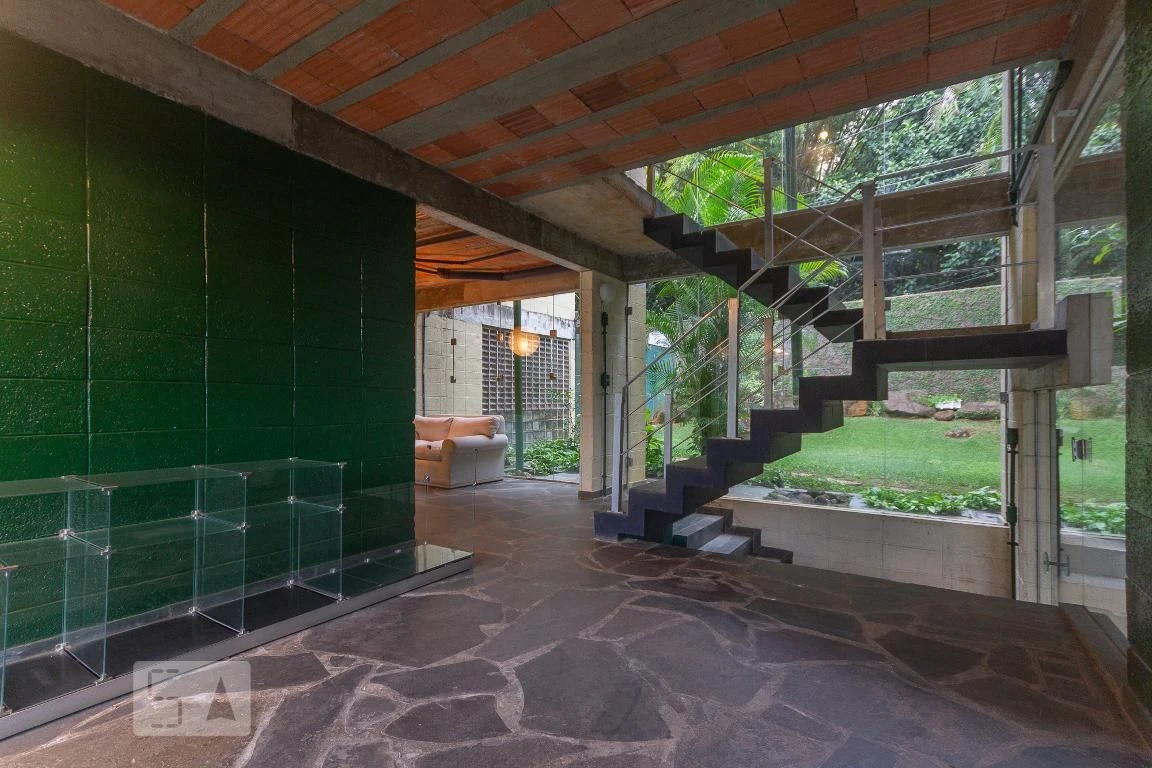 Condo house with 4 bedrooms and 400 m² — photo 52