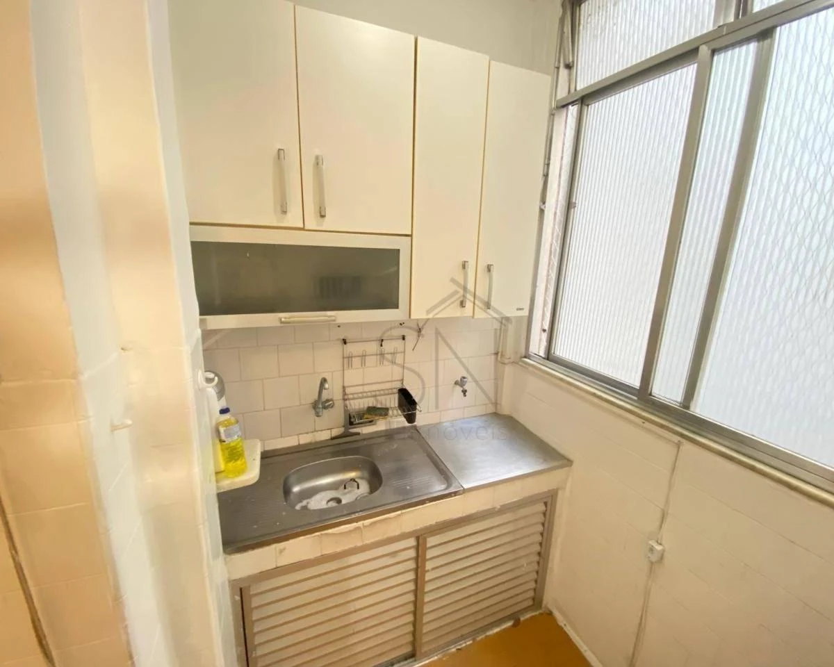 Wood or laminate floors in a 2-bedroom apartment, 60 m²