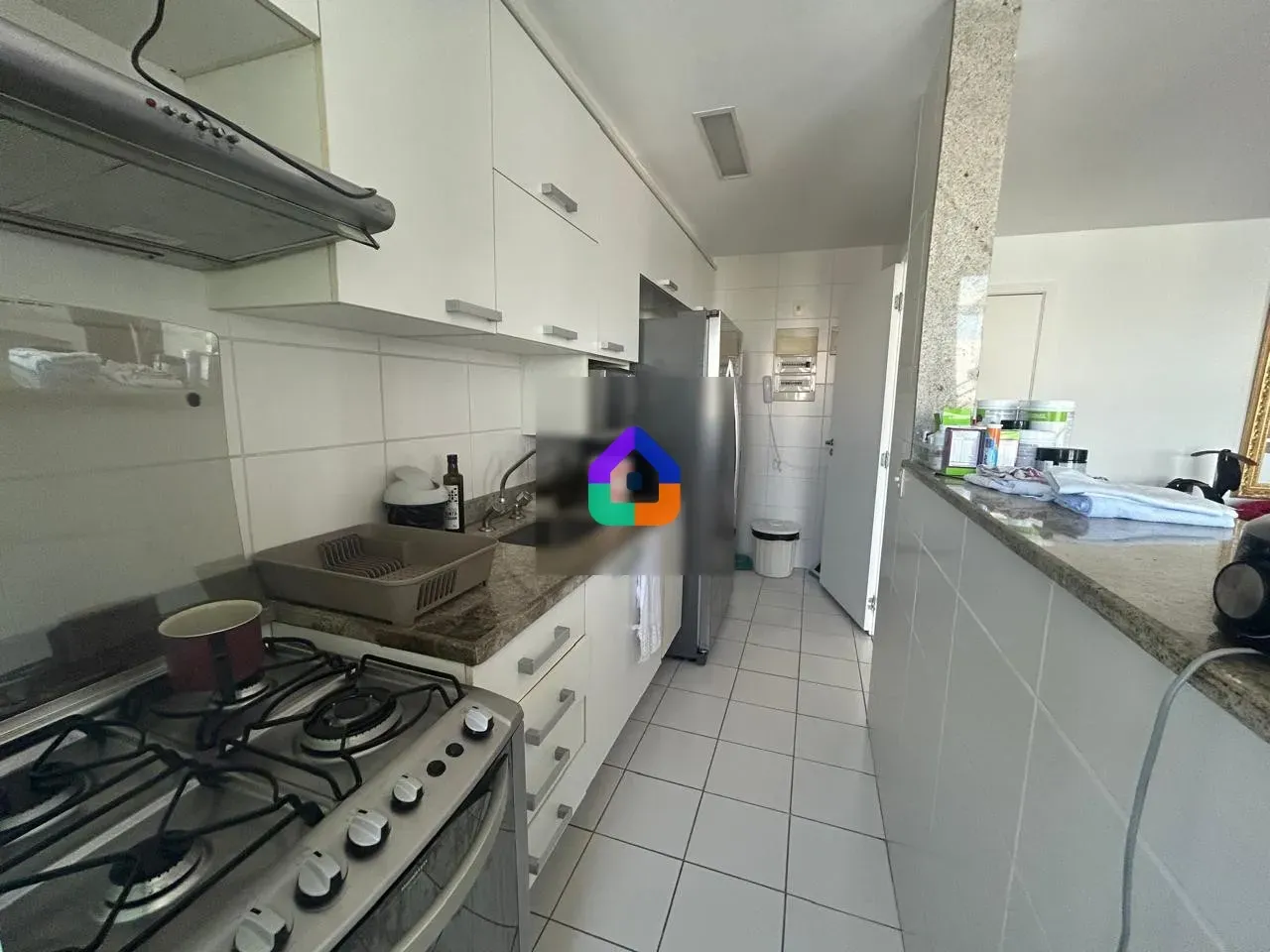 Apartamento com 4 quartos e varanda fechada de vidro — photo 28
