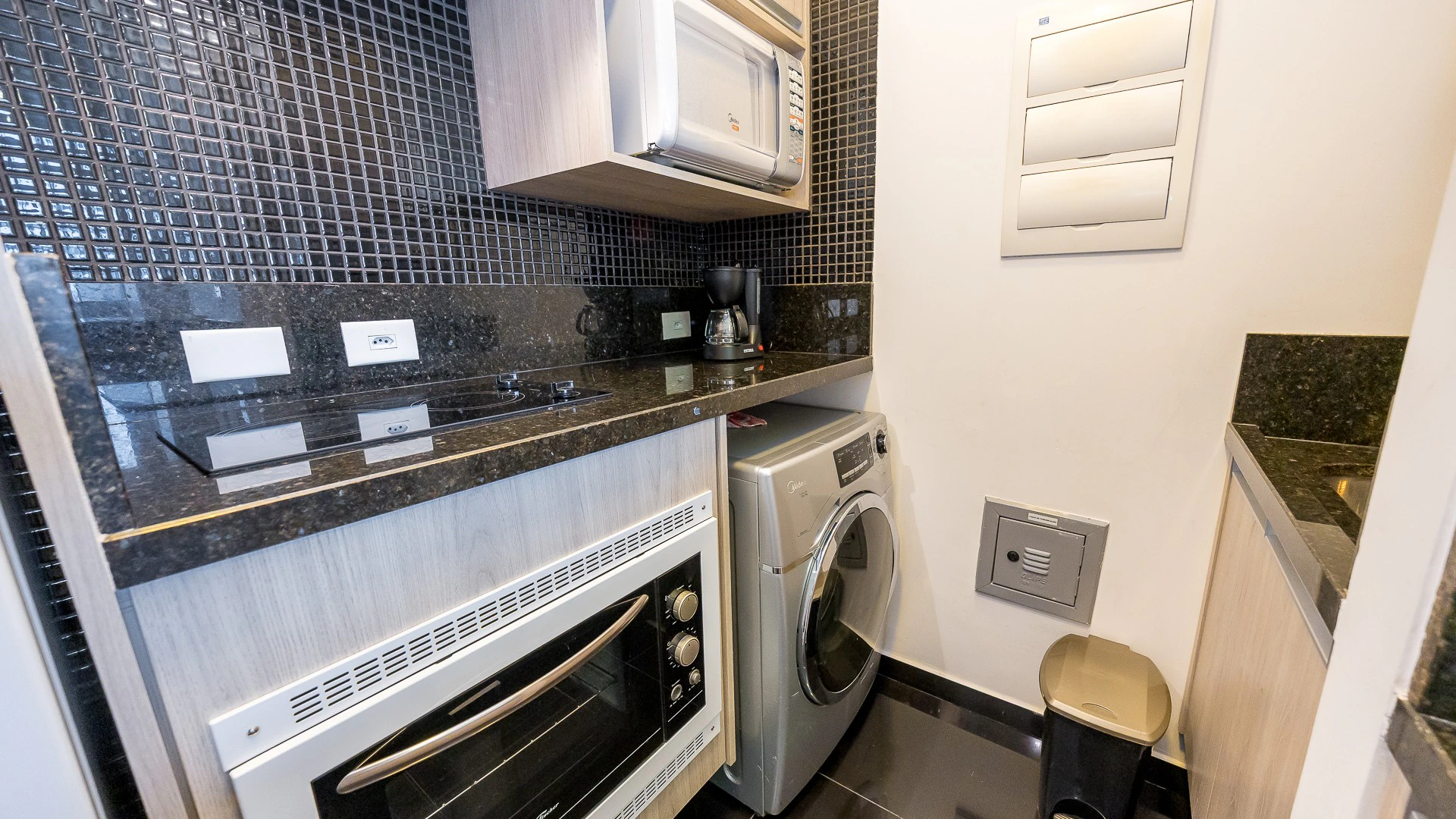 Furnished 1-bedroom apartment on the 27th floor — photo 3