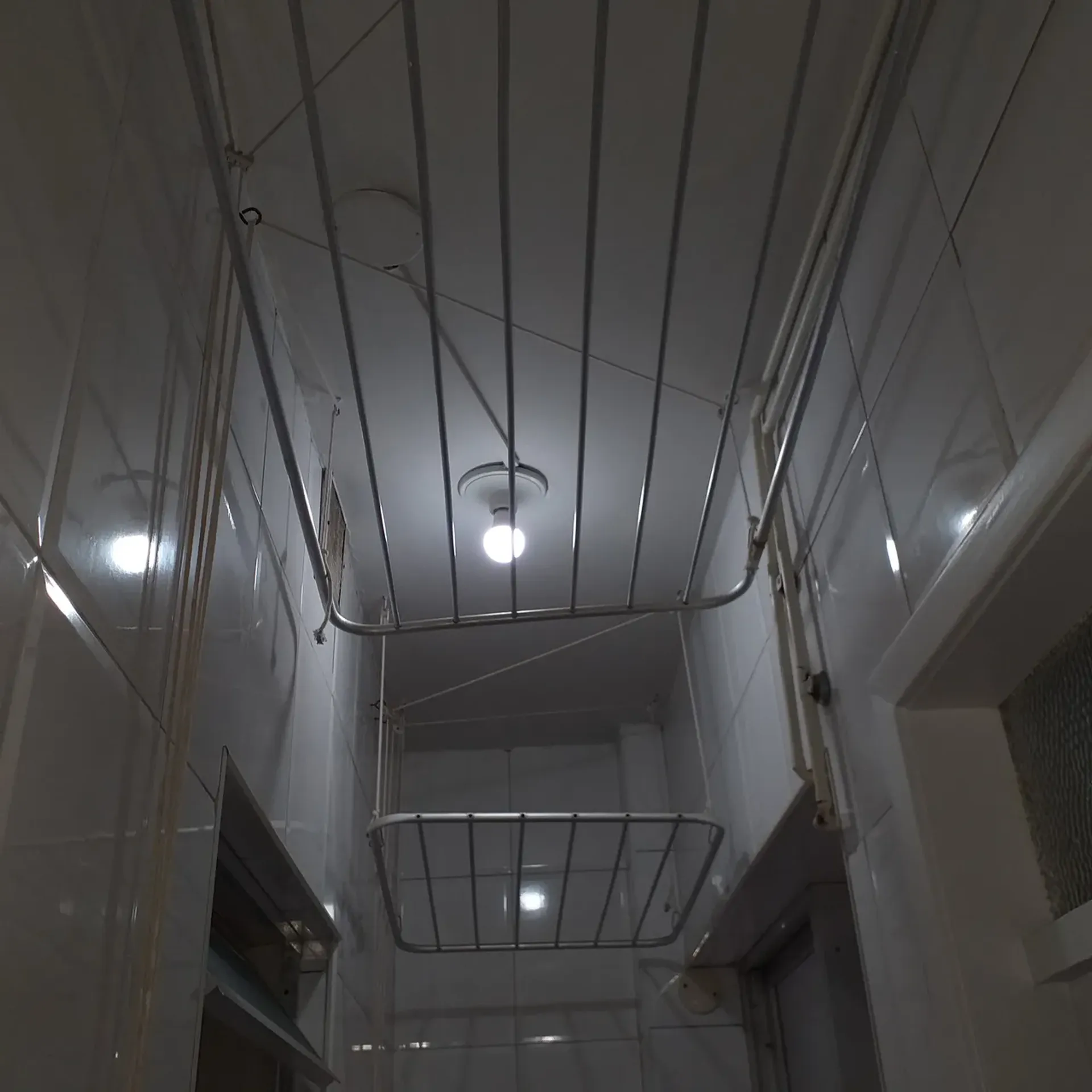 2-bedroom apartment with 3 bathrooms and glass shower — photo 34