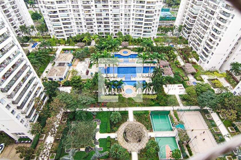 Apartamento vazio de 3 quartos com varanda e 185 m² — photo 21