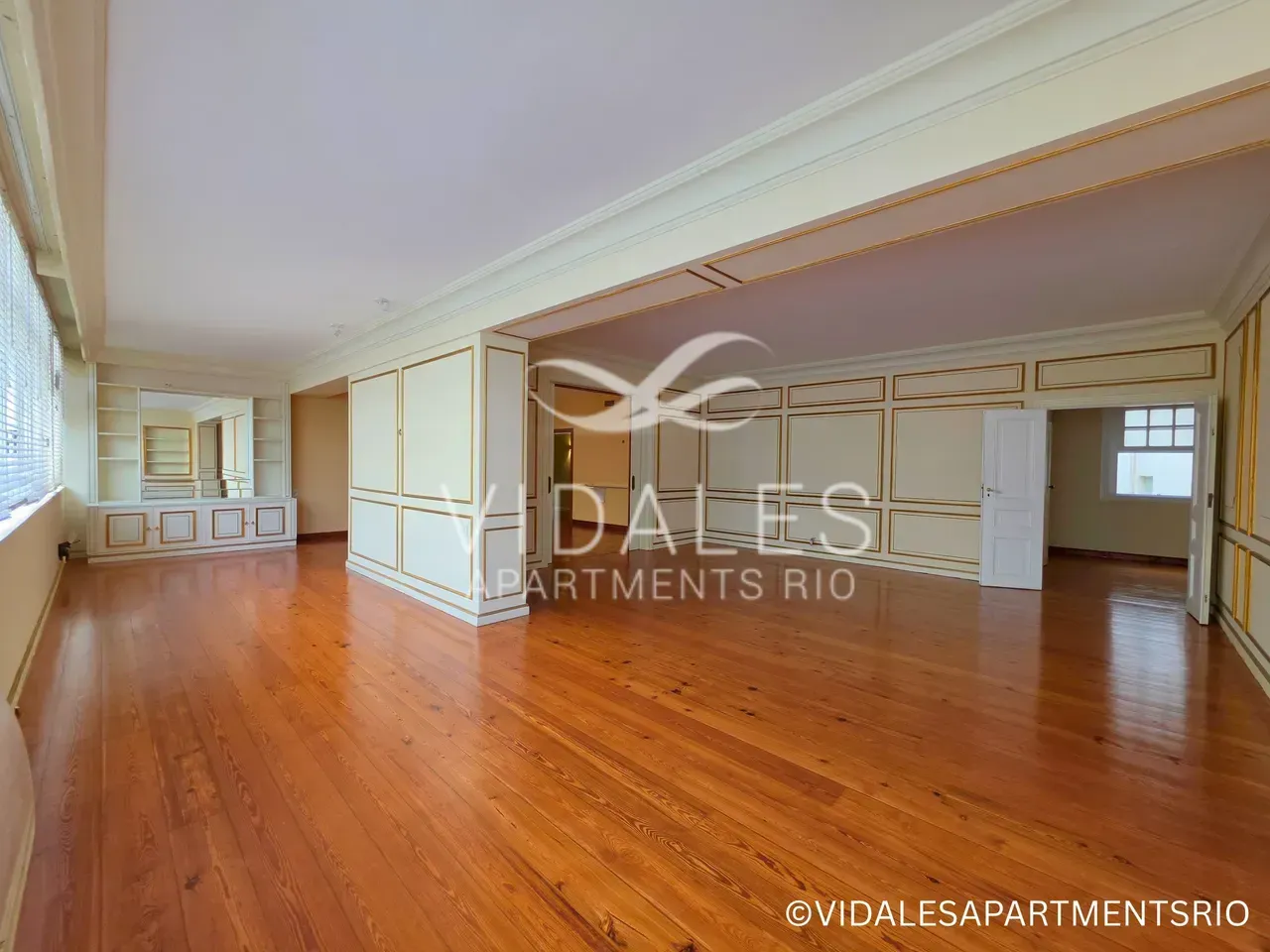 Unfurnished 4-bedroom apartment with a glassed-in balcony — photo 4