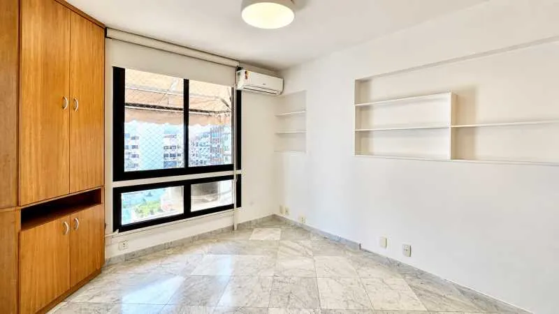 Apartamento de 3 dormitorios con 2 suites y balcón — photo 4