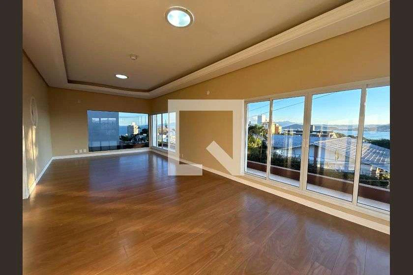 House with 7 bedrooms and 500 m², 1 en-suite and 6 baths — photo 4