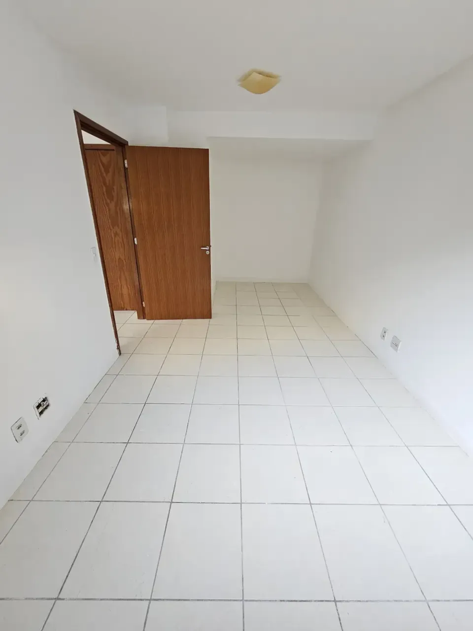 1-bedroom apartment with a balcony and a glass shower — photo 4