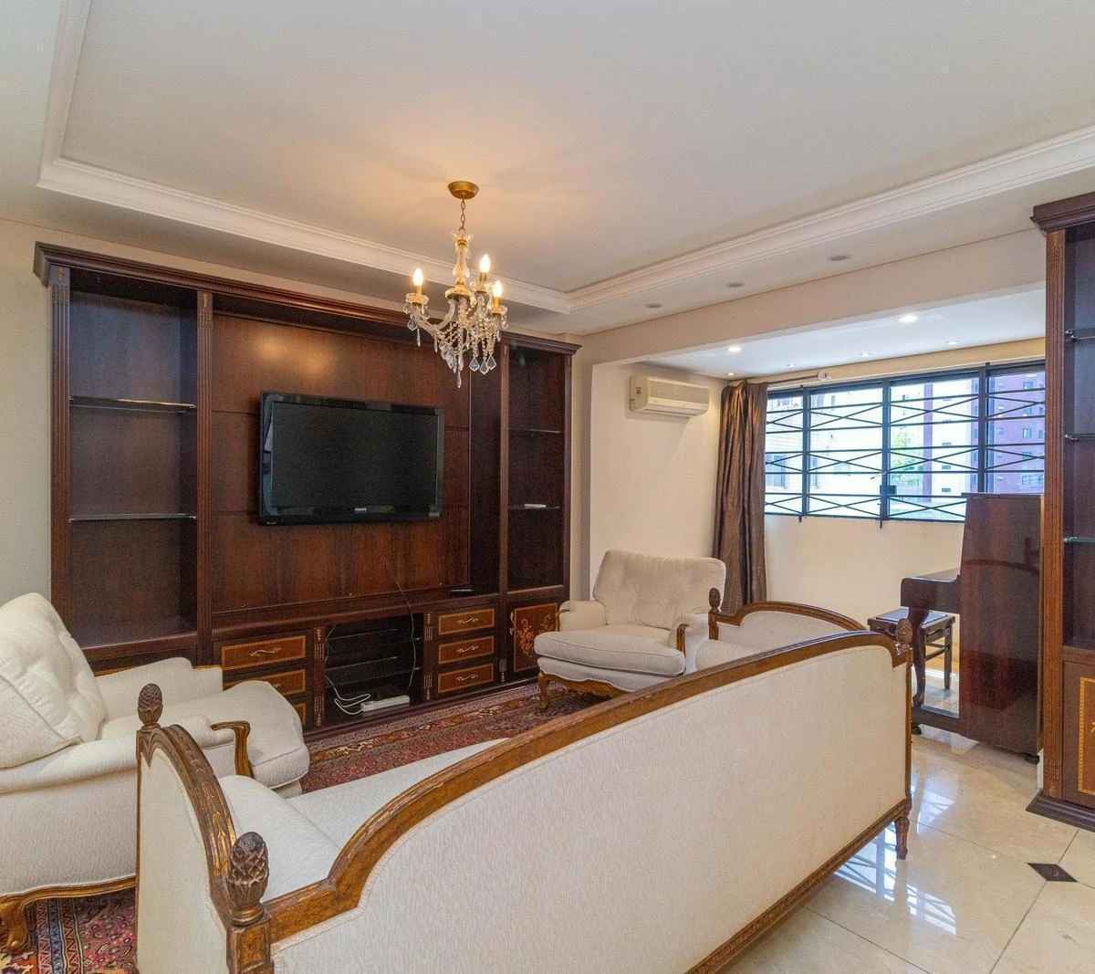 2-bedroom apartment with a bathtub in Curitiba — photo 19