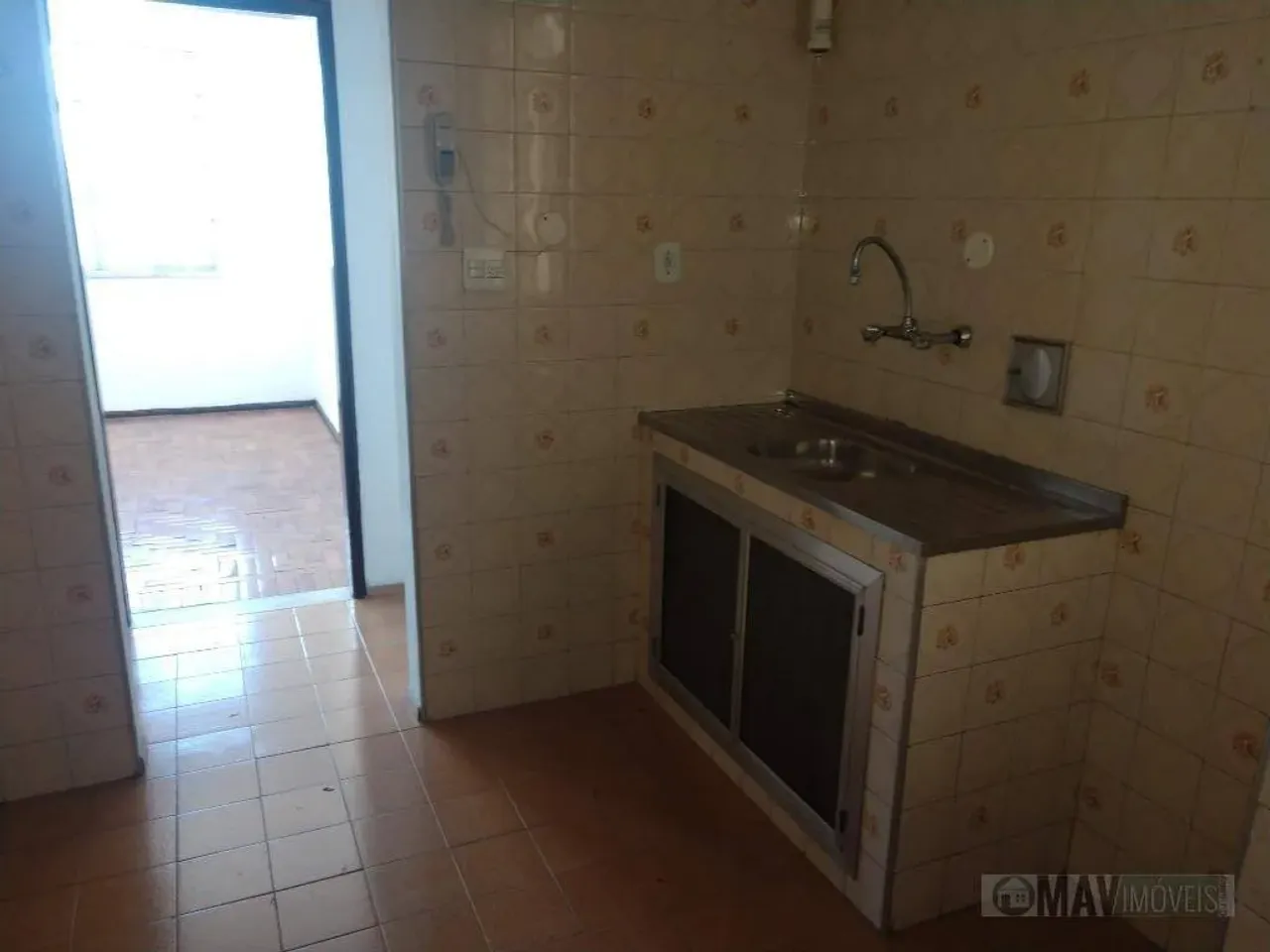 1-bedroom apartment with a laundry area — photo 9