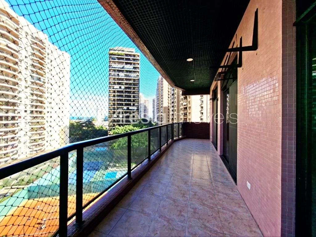 3-bedroom apartment with 140 m² and city-view windows — photo 24