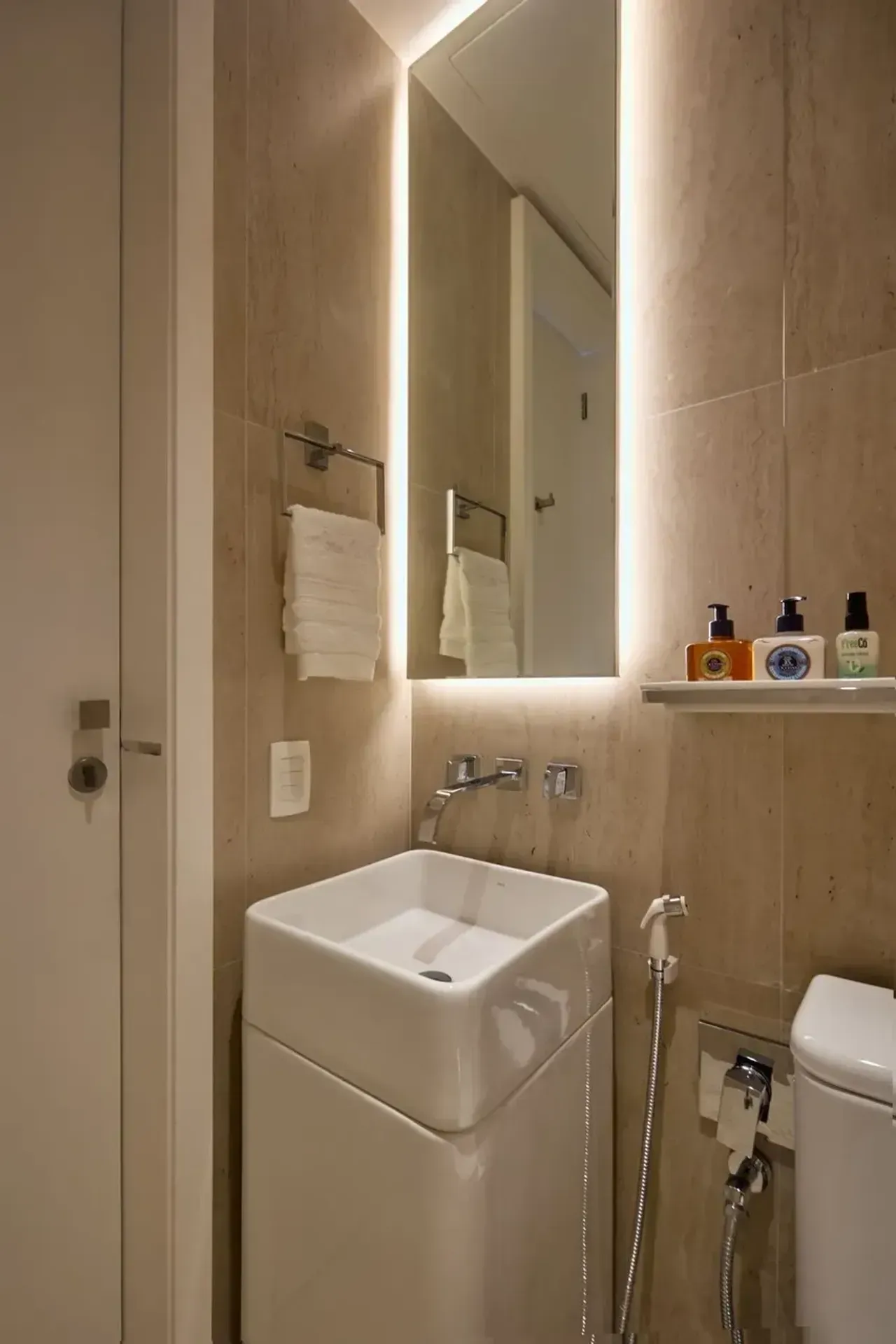 Unfurnished 2-bedroom apartment with 3 bathrooms — photo 25