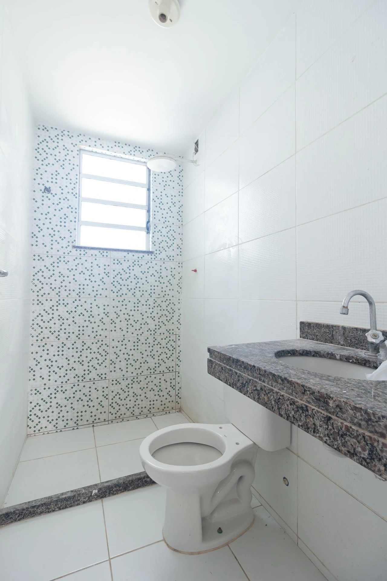 2-bedroom house with a garden — photo 32