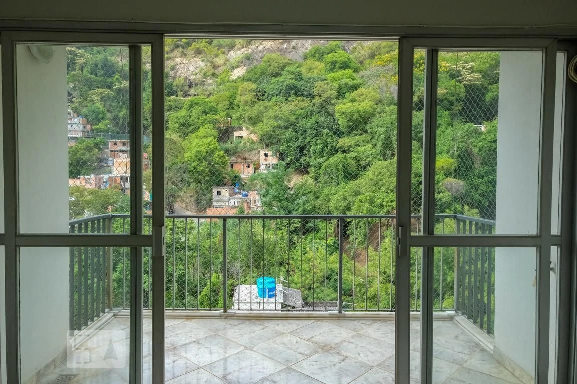 Apartamento para alugar com 3 quartos e varanda