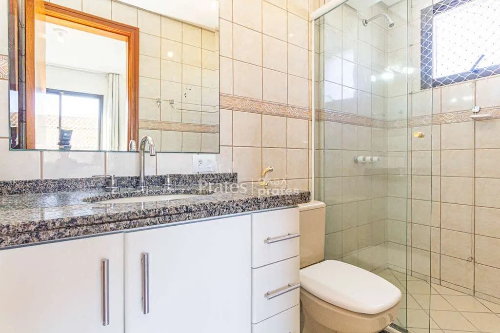 Apartment, 81 m², with wood or laminate floors — photo 5