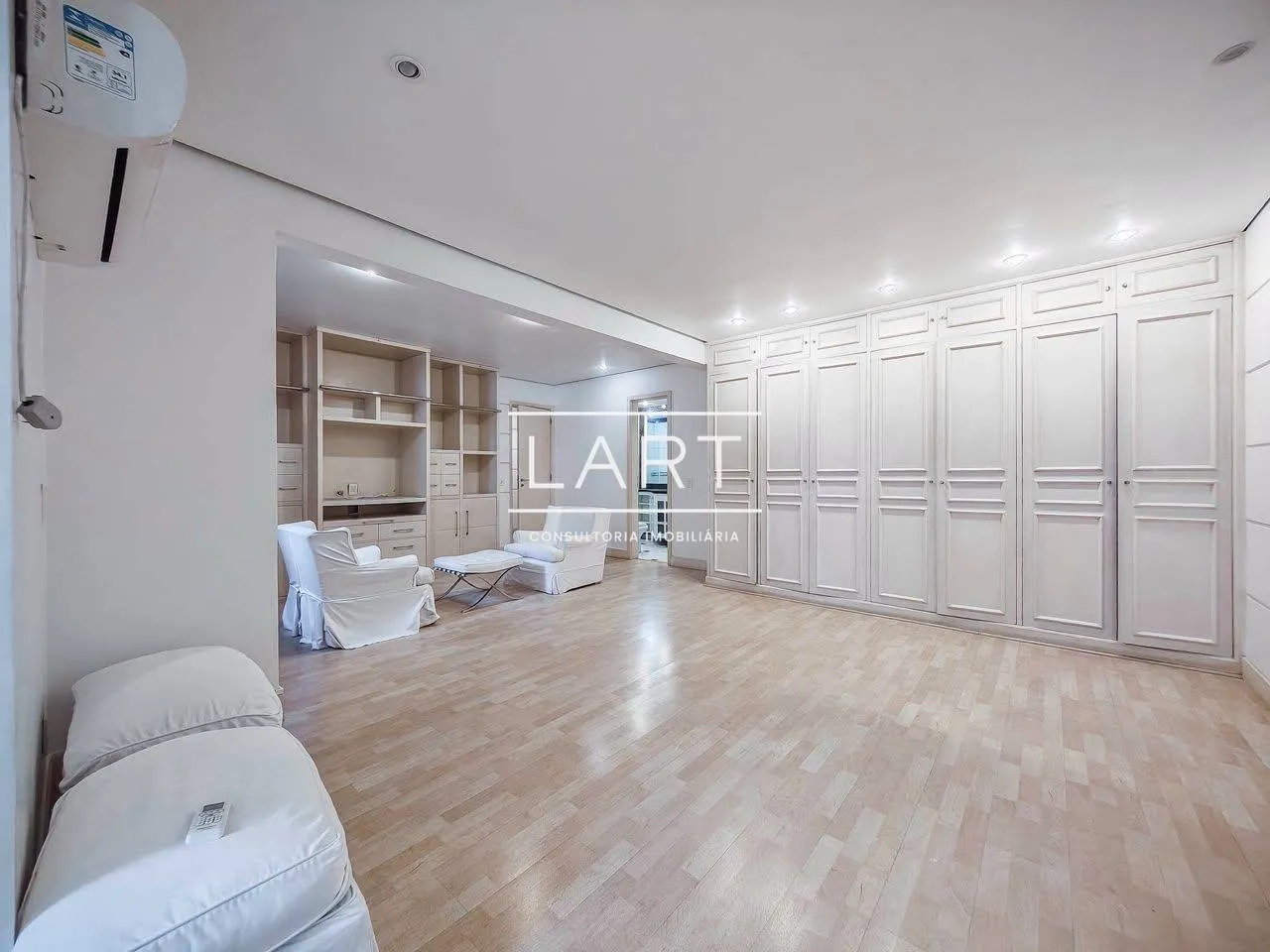 Home office in a 3-bedroom apartment, 191 m² — photo 12