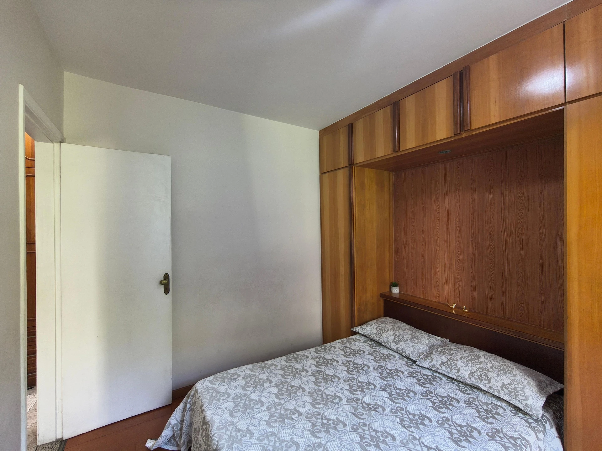 Apartamento amueblado con 3 dormitorios y balcón — photo 4