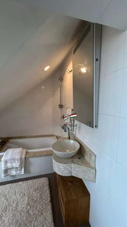 House with 4 bedrooms and a fully set-up laundry — photo 17