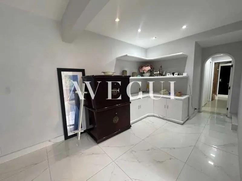 Furnished 5-bedroom apartment 200 m² with a closed kitchen — photo 8