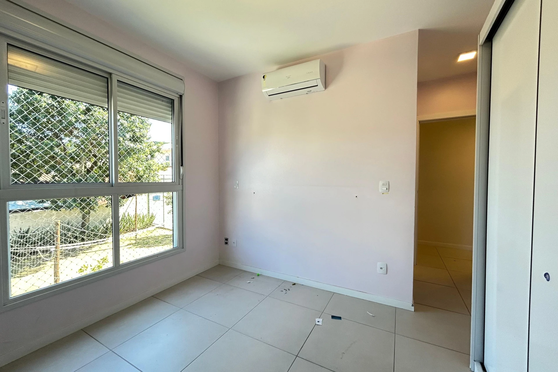 3-bedroom apartment with a grill on the balcony — photo 9