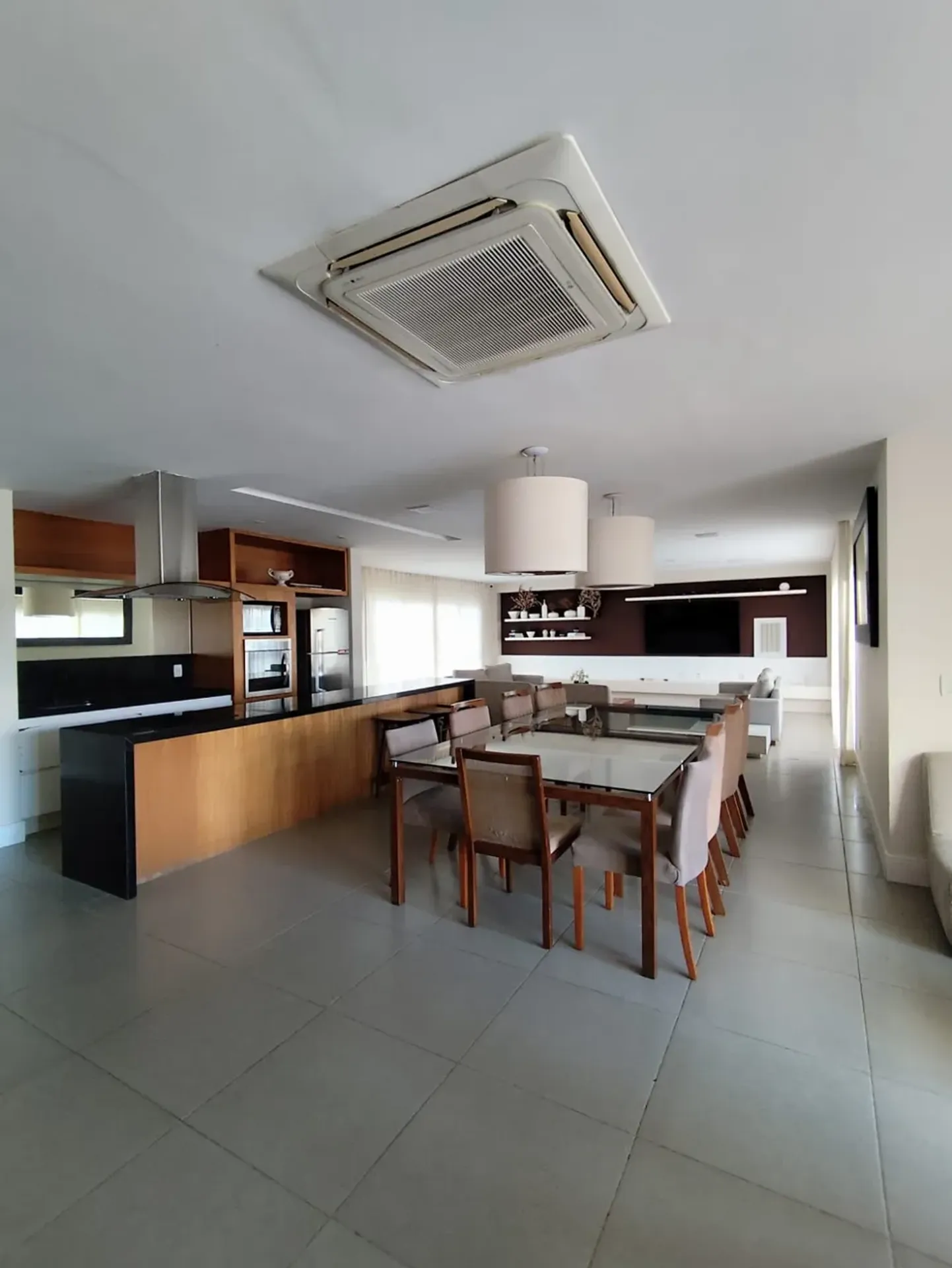 Furnished 2-bedroom apartment with private BBQ — photo 9