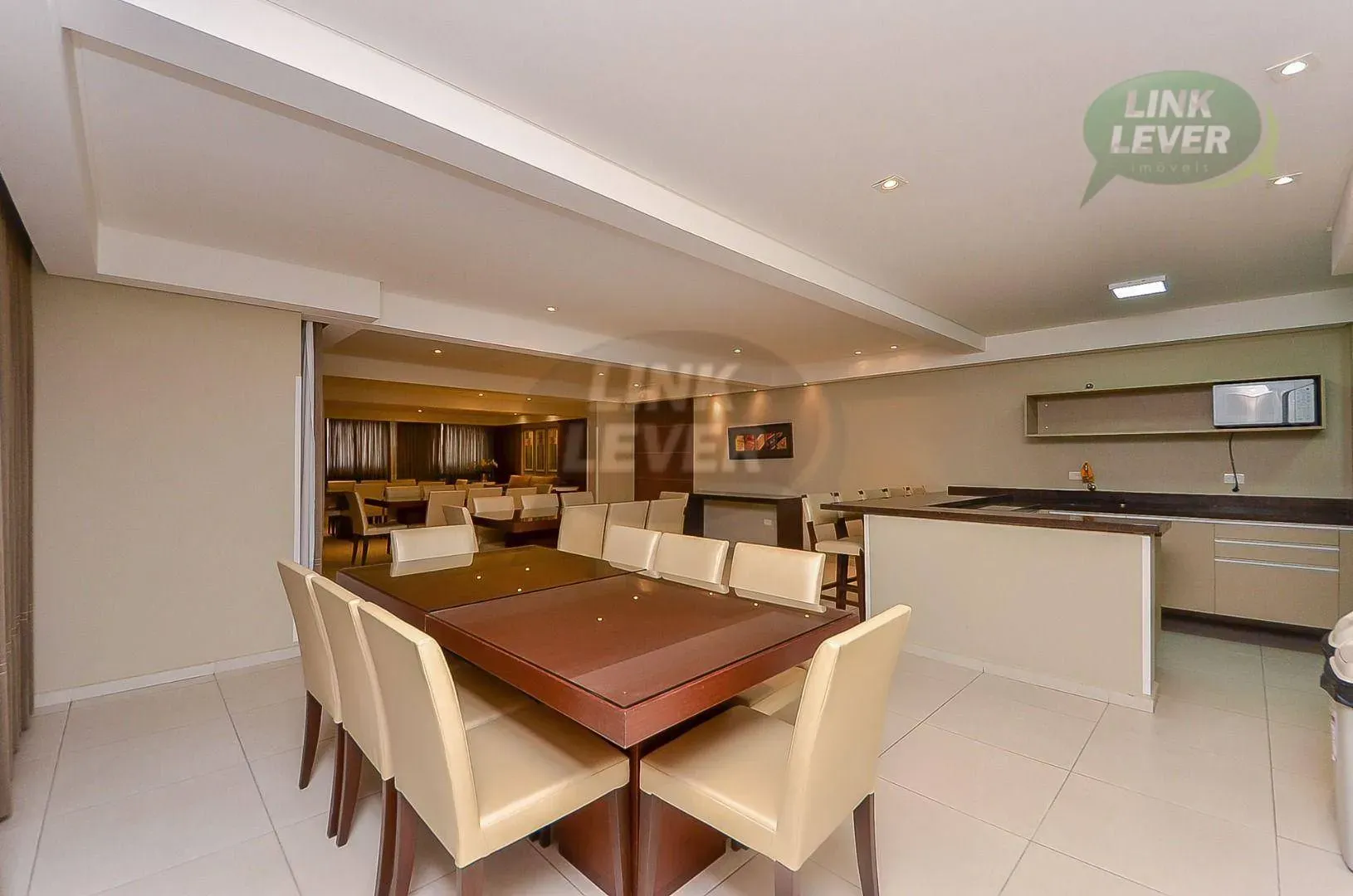 Balcony with a grill in a 3-bedroom apartment, 88 m² — photo 4