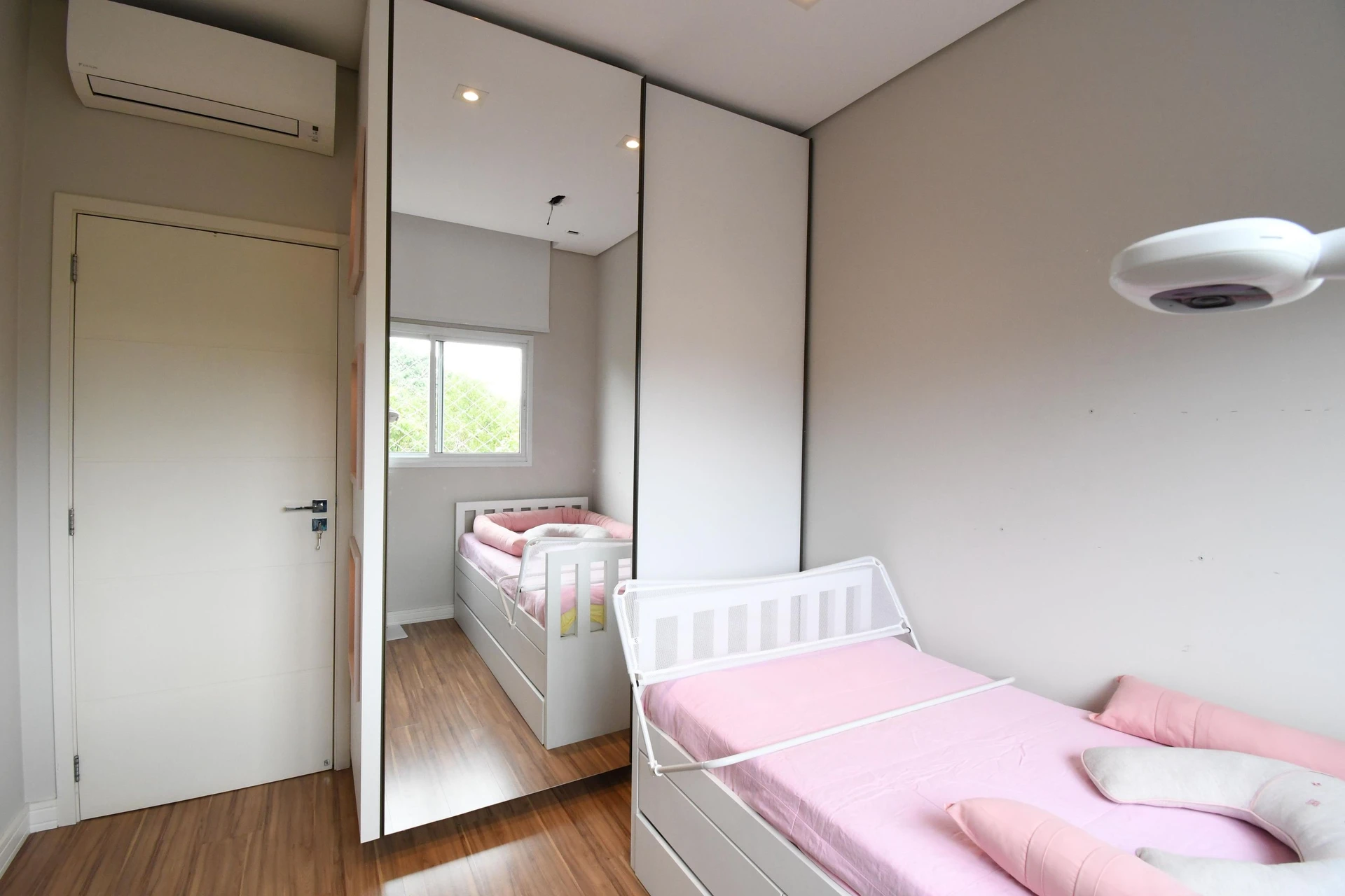 4-bedroom apartment with a dishwasher in Curitiba — photo 46