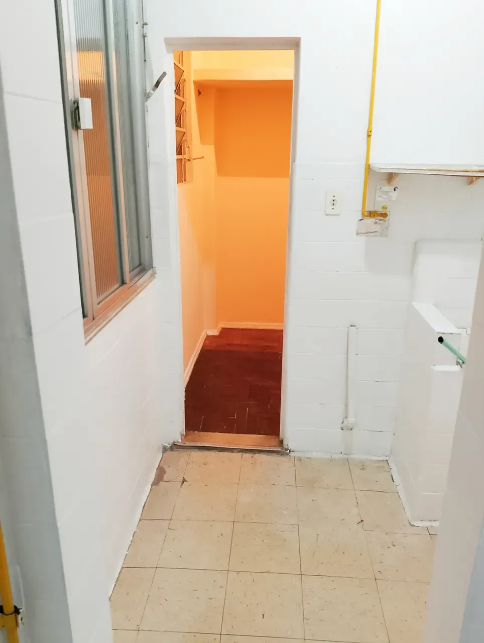 Bathtub in a 2-bedroom apartment, 70 m² — photo 2