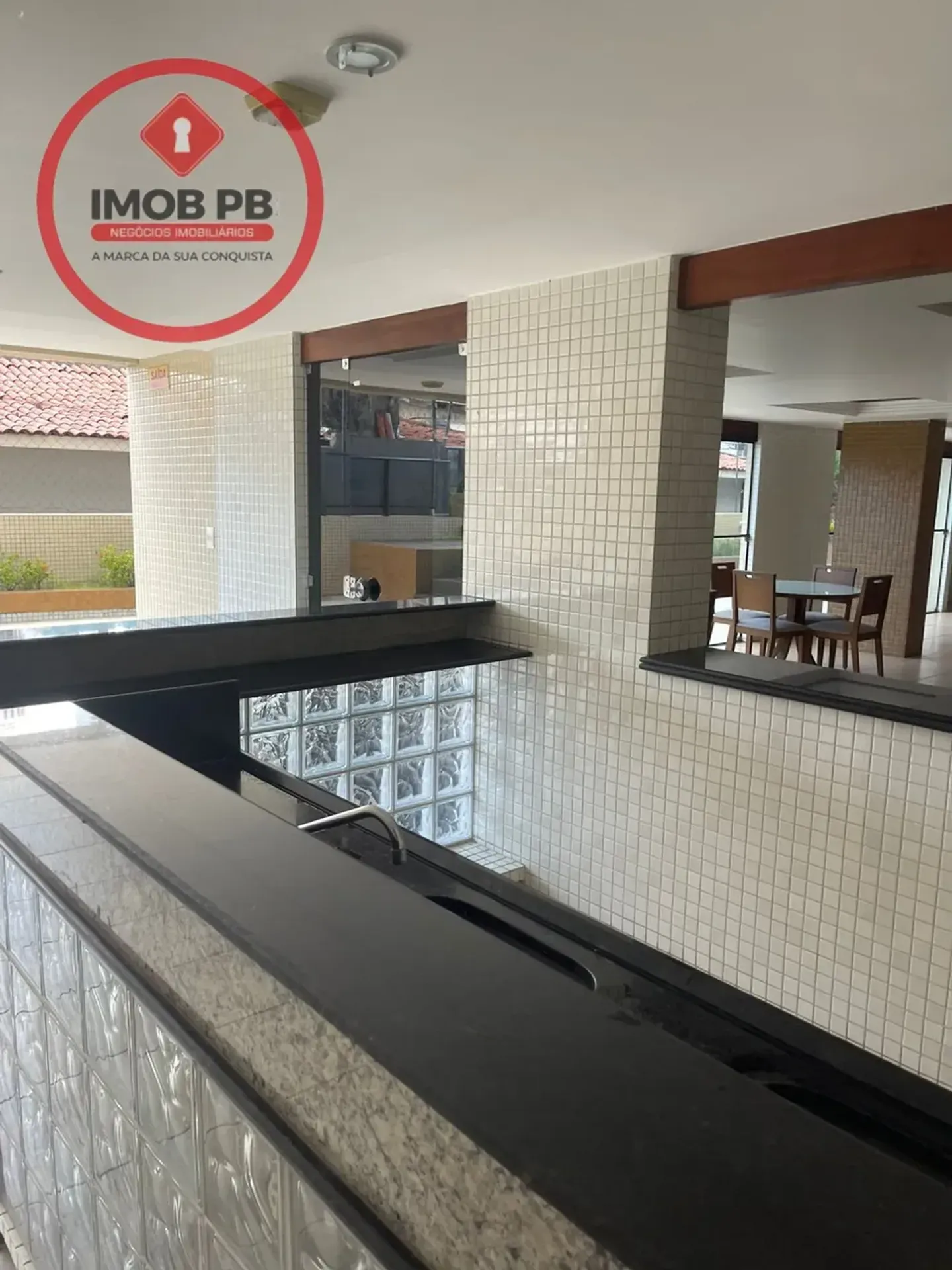 Apartamento com cozinha fechada e 135 m², 3 quartos