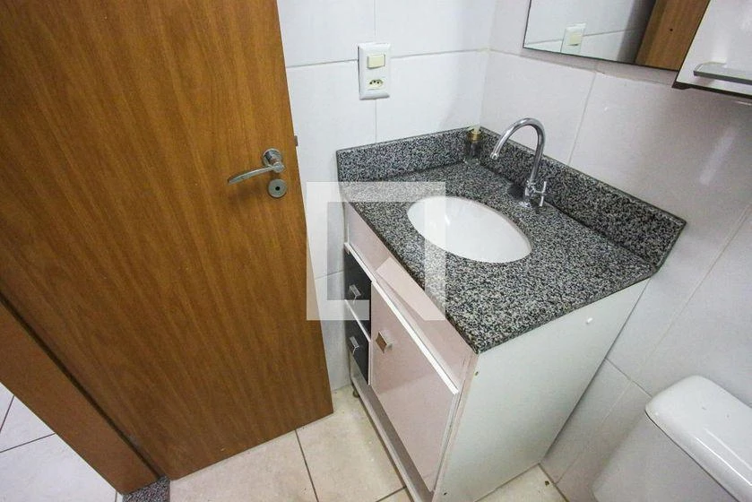2-bedroom apartment in a building with a gym — photo 32