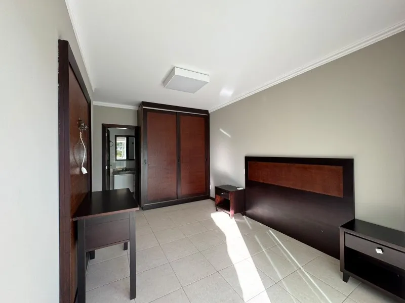 Furnished apartment, 124 m², with floor-to-ceiling windows — photo 36