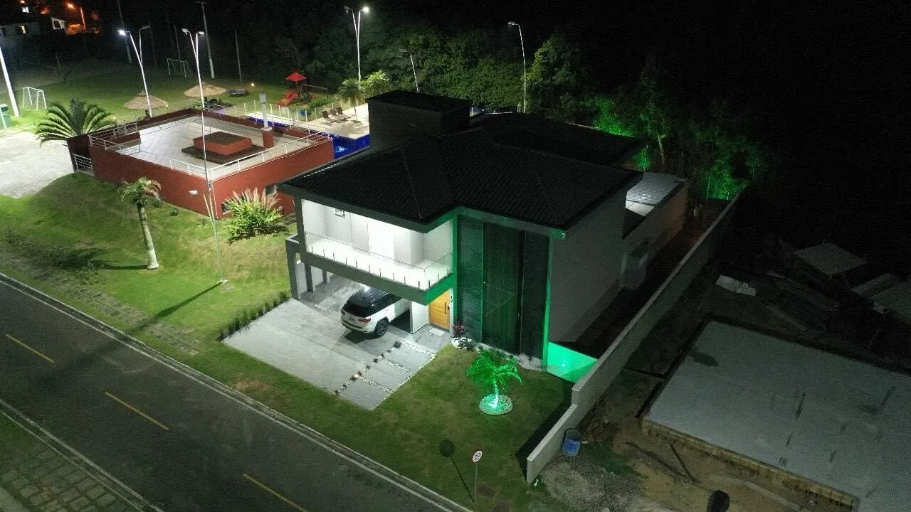 Furnished house in a gated community with 5 bedrooms