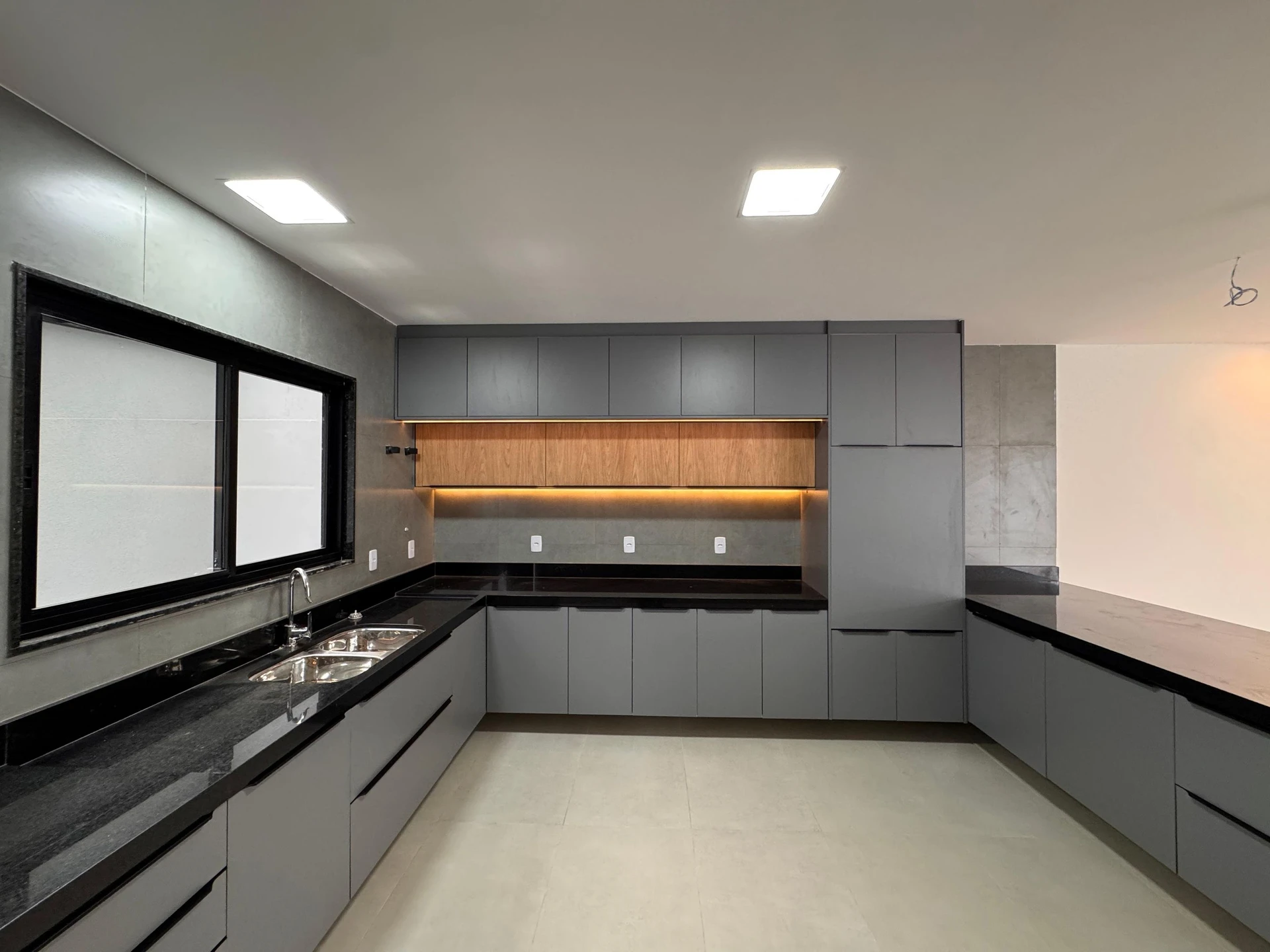 Condo house with 4 en-suite bedrooms and private yard — photo 18