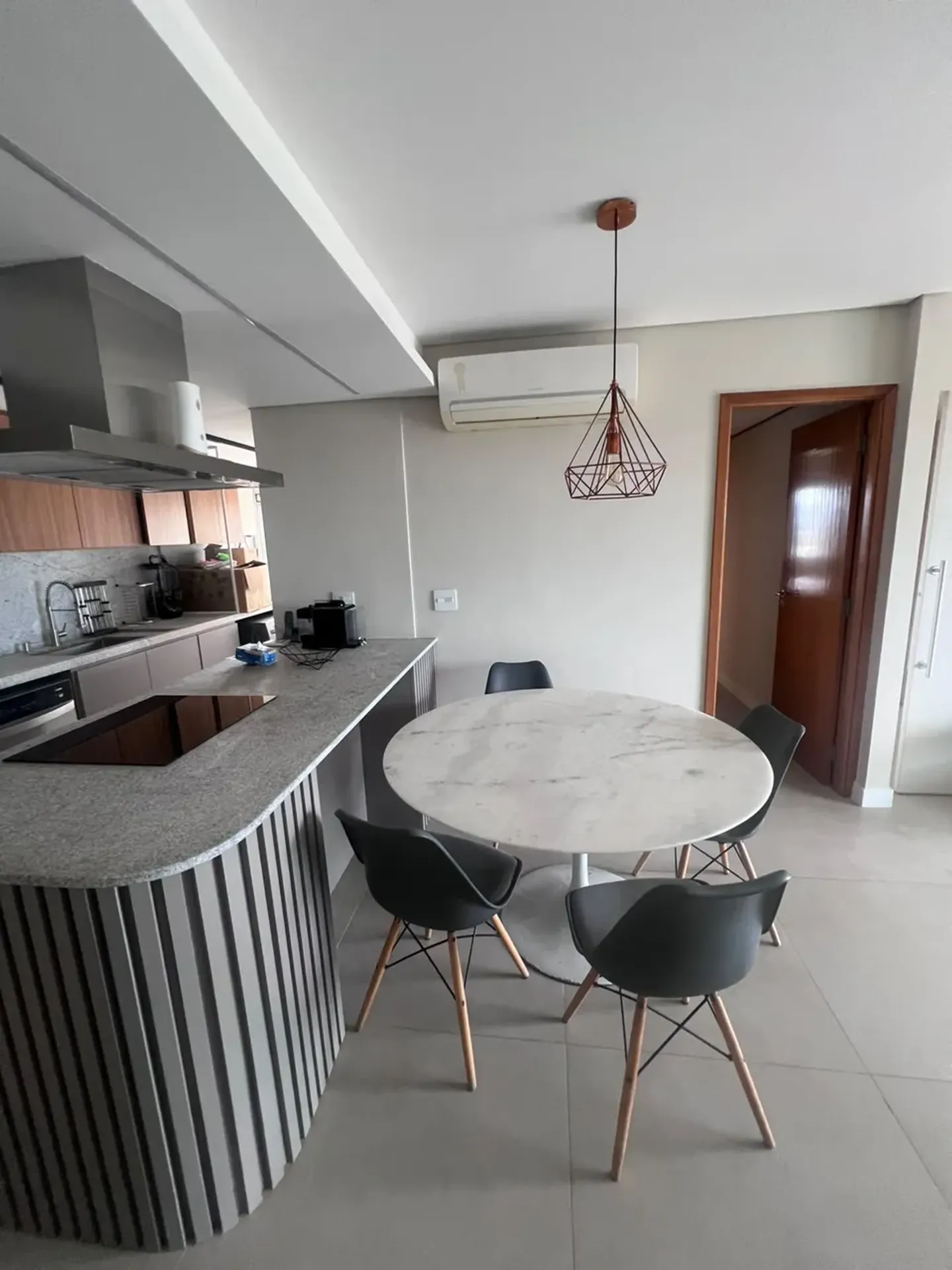 Apartment on the 10th floor with a grill on the balcony — photo 3