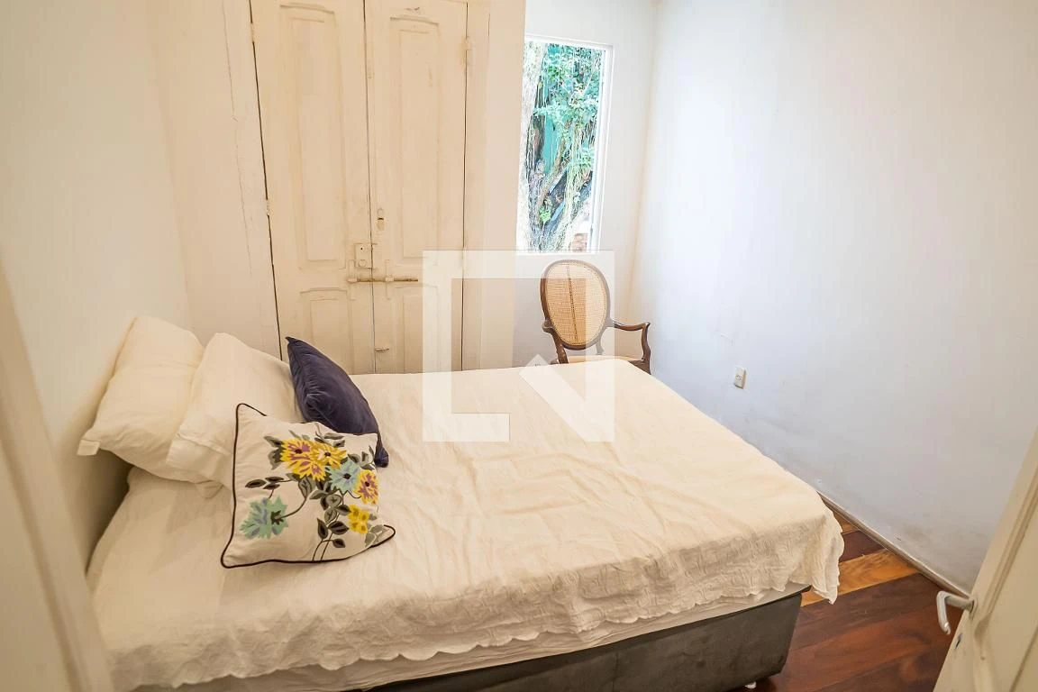 Furnished house, 300 m², with floor-to-ceiling windows — photo 51