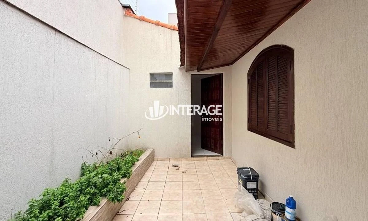 Wood or laminate floors in a 4-bedroom house, 200 m² — photo 16