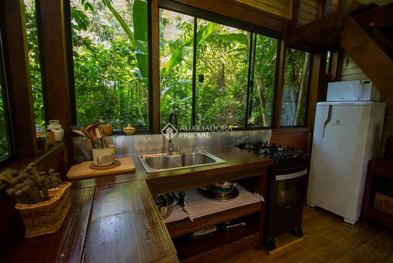 Furnished house with a balcony, 6 bedrooms and 3 baths — photo 51