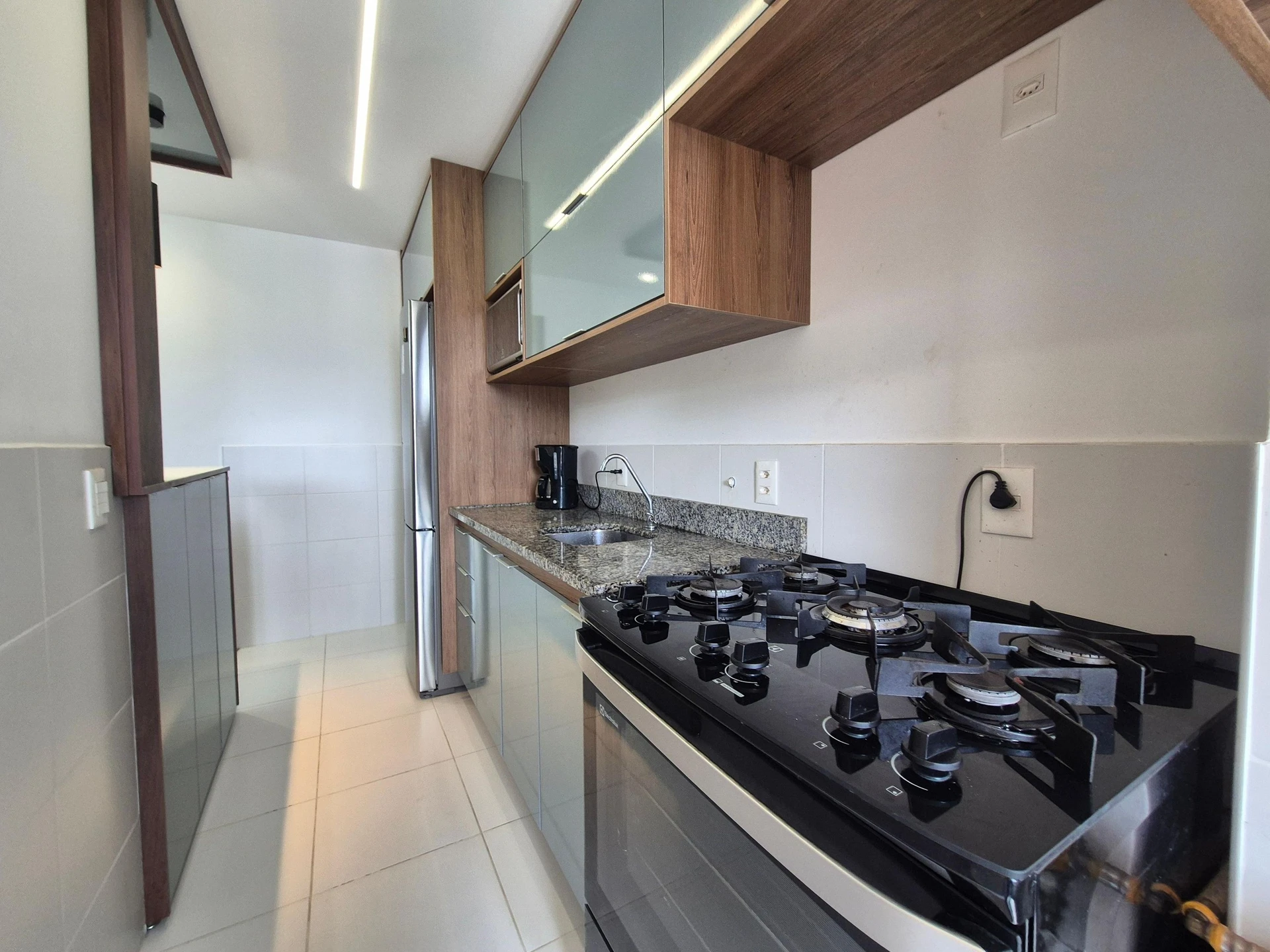 Furnished 2-bedroom apartment with enclosed balcony — photo 20