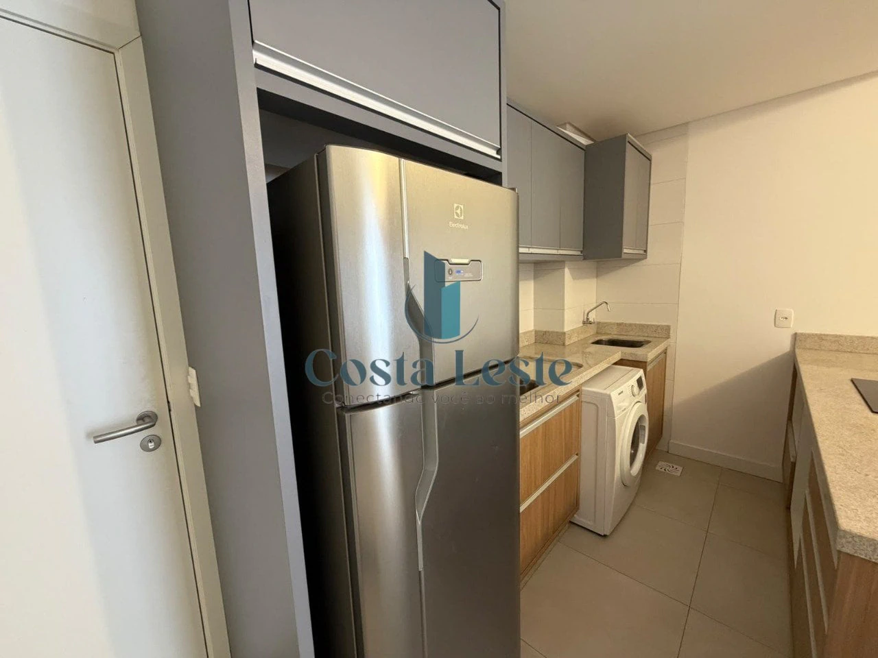 One-bedroom apartment with a washing machine — photo 17