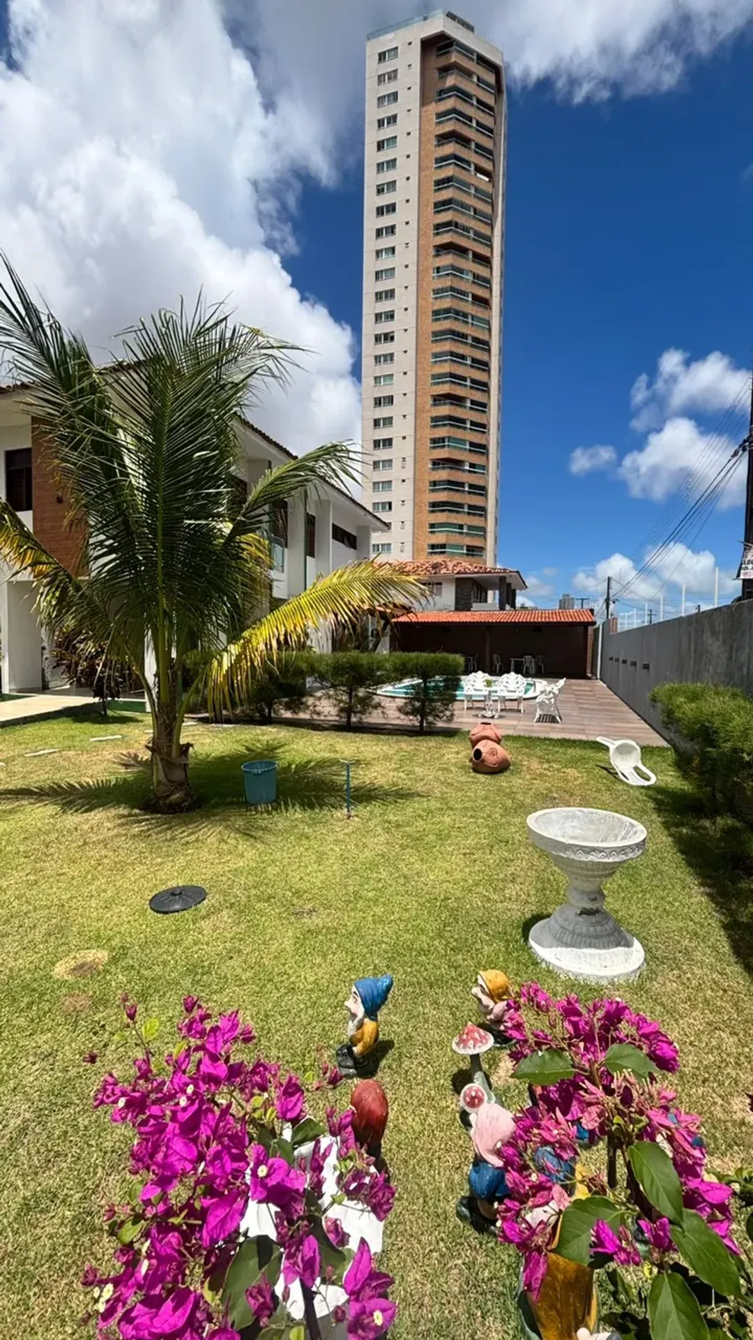 Furnished house with 5 en-suite bedrooms and 7 baths
