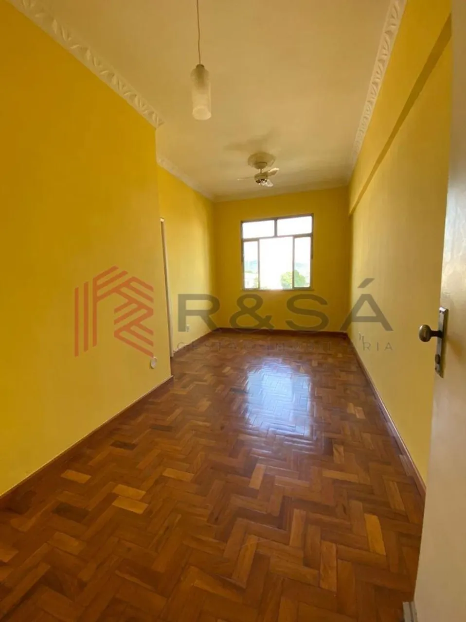 2-bedroom apartment with wood or laminate floors