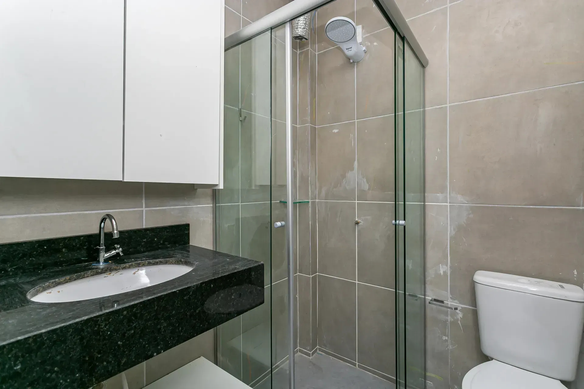 Estudio amueblado de 20 m² con ducha en vidrio y ducha eléctrica — photo 9