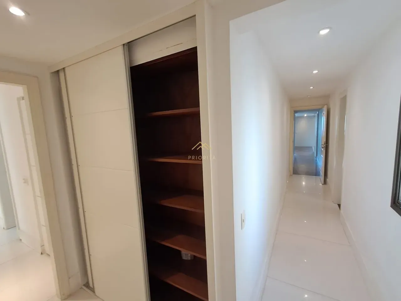 Floor-to-ceiling windows in a 4-bedroom apartment, 235 m² — photo 20
