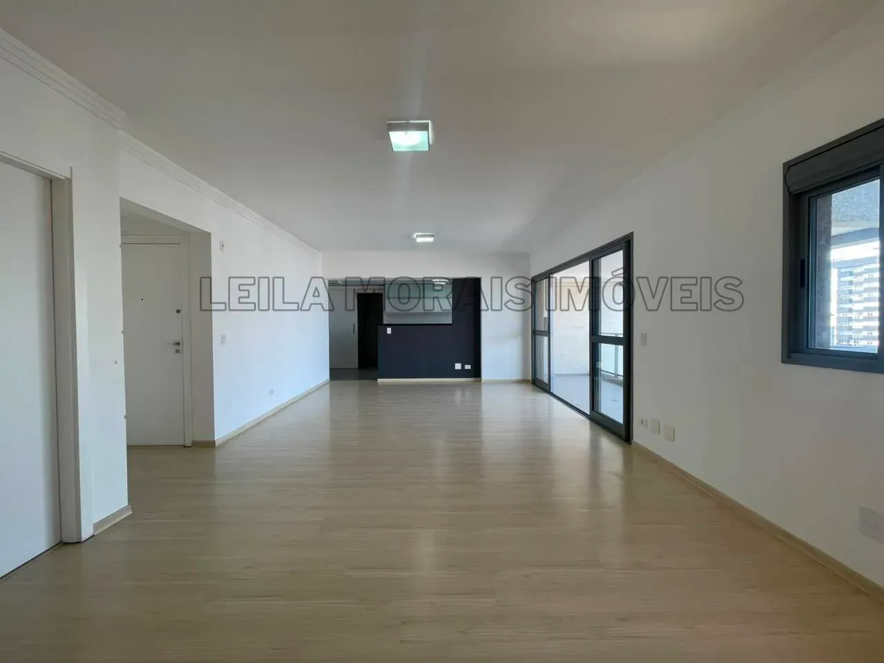 Apartment with 3 bedrooms, 5 bathrooms and open-plan kitchen — photo 24