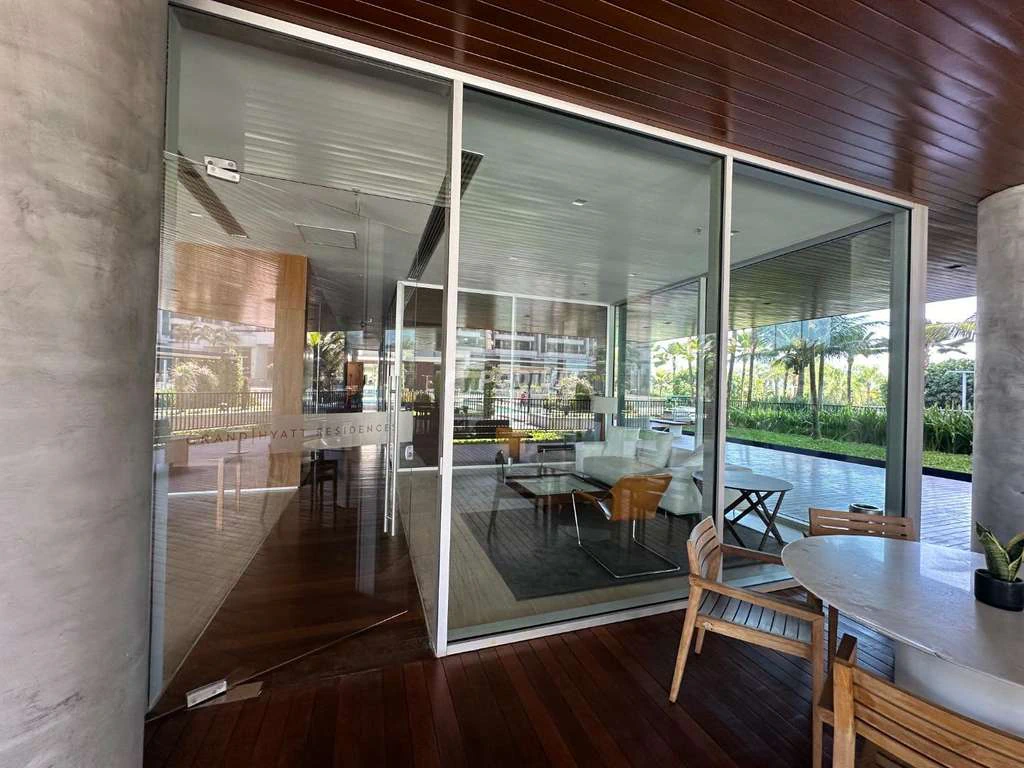 Furnished 64 m² apartment with 1 en-suite and 2 parking spots — photo 22
